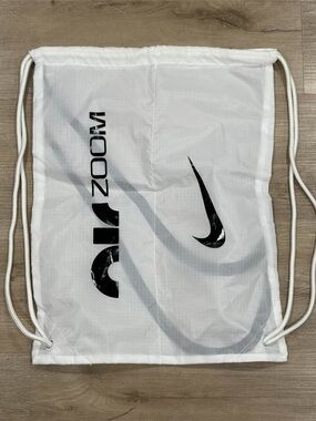 Nike Dust Shoe Bag 17x14 White Black Track & Field Air Zoom Logo Drawstring Gym